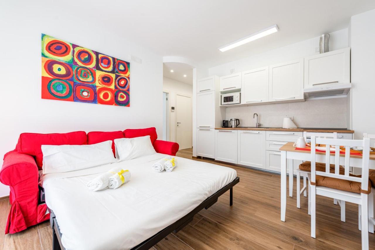 Central Station Apt With Parking Bari Bagian luar foto