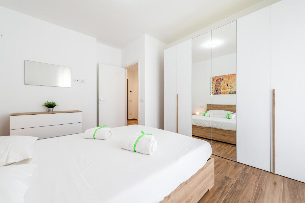 Central Station Apt With Parking Bari Bagian luar foto