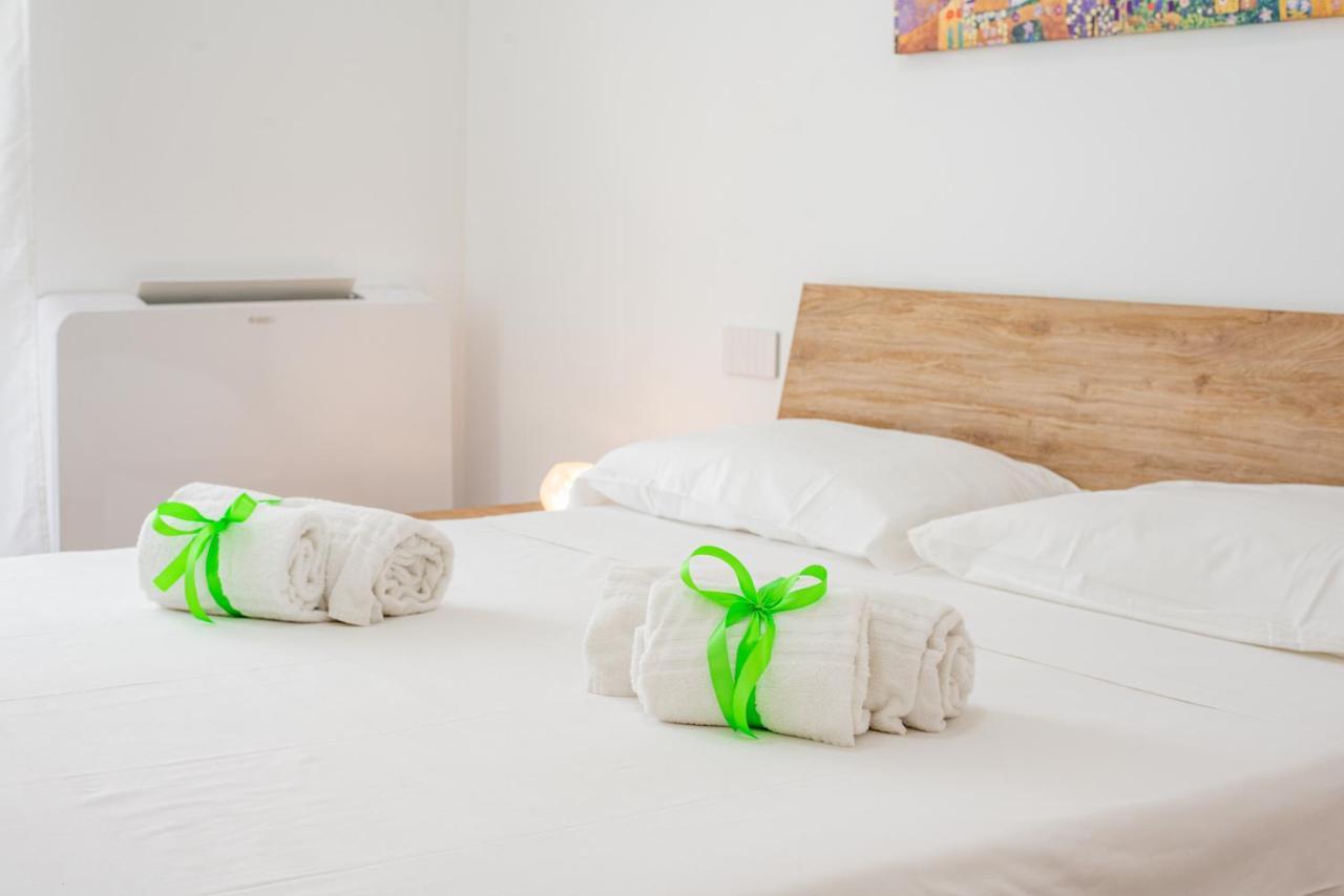 Central Station Apt With Parking Bari Bagian luar foto
